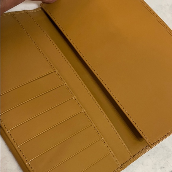 Gucci Beige Brown Monogram Continental Wallet with Mustard Trim - Picture 5 of 7
